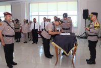 Komisaris Besar Polisi Bakhtiar Joko Mujiono, memimpin upacara serah terima jabatan Wakapolres (10/01/2024).