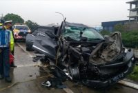 Foto Kecelakaan dilokasi tol Jagorawi (DentumNews)