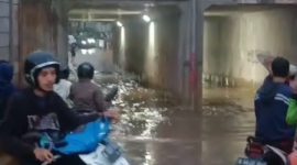 Foto saat keadaan banjir under pass park serpong