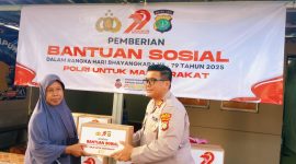 Foto saat penyerahan bantuan