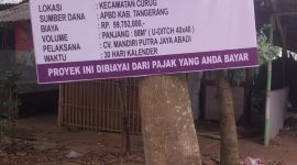 Foto papan informasi pekerjaan 
