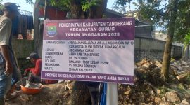 Foto Papan informasi pekerjaan 