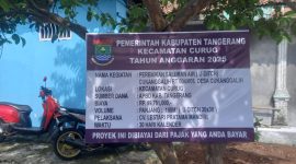 Foto papan informasi pekerjaan 